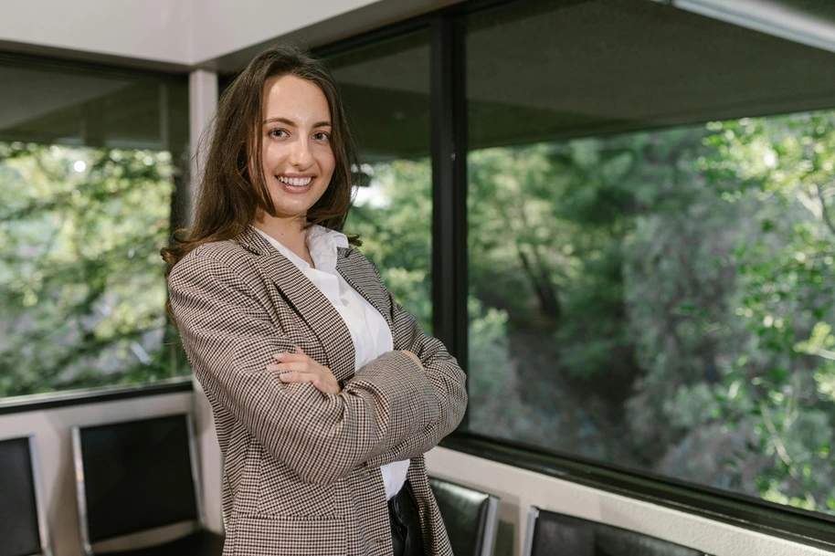 employée dans son bureau en entreprise